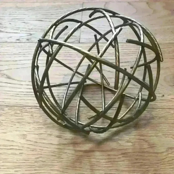 Metal circle centerpiece - Picture 4 of 4